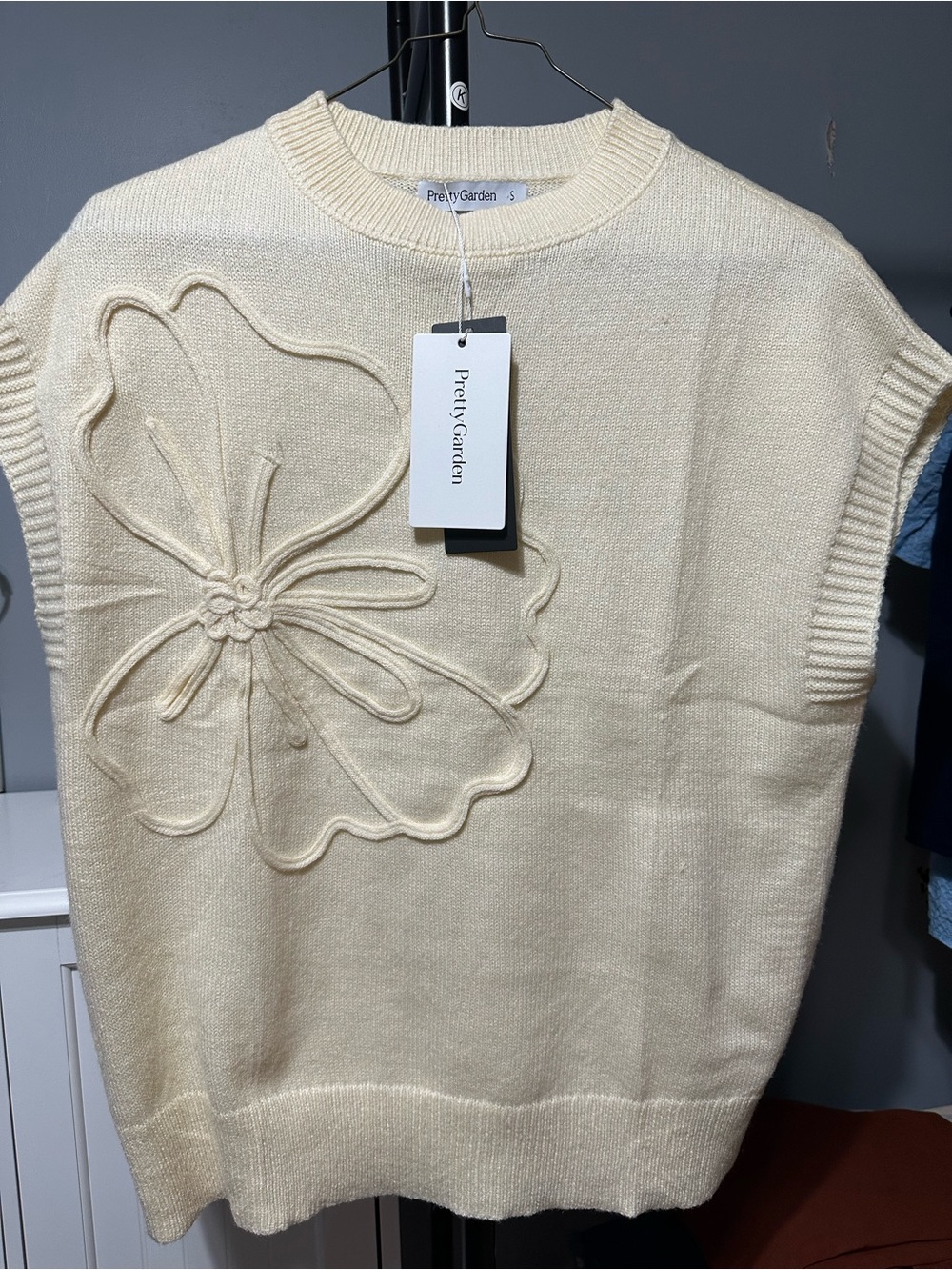 PrettyGarden Cream Floral Appliqué Sleeveless Sweater
